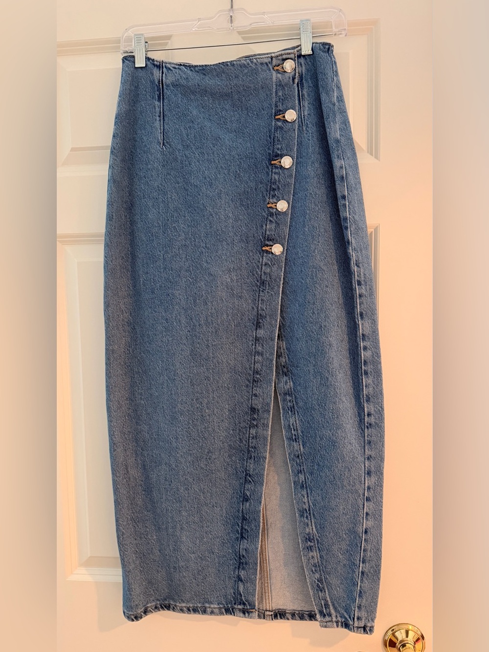 Zara Straight-Leg Denim Jeans in Medium Blue with Button Placket